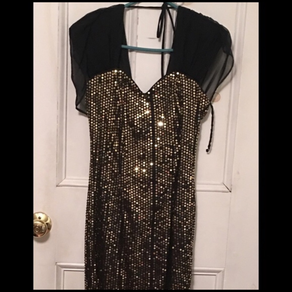 ⭐️ fun! Gold and black formal sequins evening gown